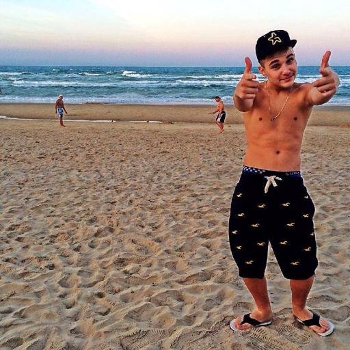 Amo um bundudo, alto, cheiroso, idiota, retardado, engraçado, gato, gostoso e outras milhares de qualidades que me fazem o amar cada vez mais ♥ @mcgui_oficial