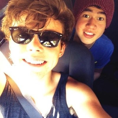 •Please go follow @5soscalumxxx she wants to get to 500 followers in a week!•