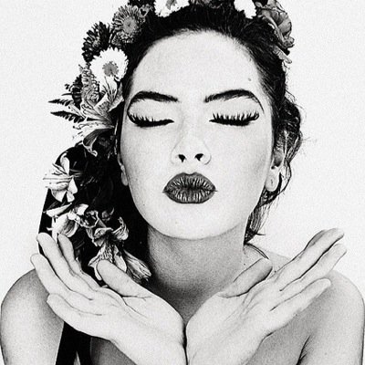 realqueenbxtch's profile picture. Who are you?