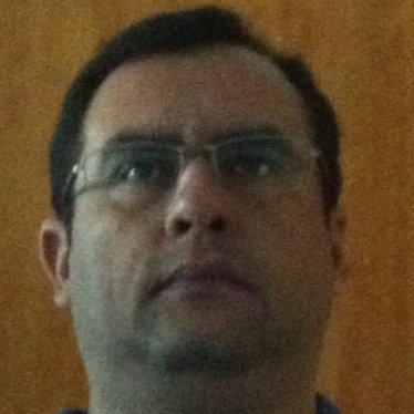 Pai e Marido apaixonado. Entusiasta por tecnologia mesmo sem saber dominá-la, amante do Direito sem exercê-lo. Empresário visionário e eterno AP.'.