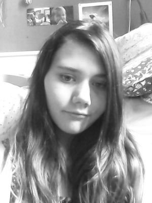 i want to be psychologist or actress,directioner since one year,i love it to go in the theater,i love Alligatoah too, im a german-dutch girl