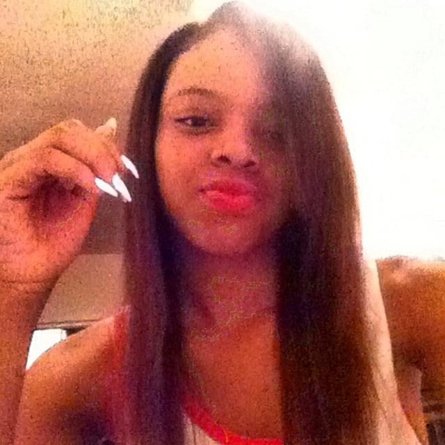 Have NO BEEF with NOBODY Now . I'm chilling. Might have a couple tHOTS dat don't like me, but they ain't making NO NOISE=) 
# HANNNNNNNNN 3'.