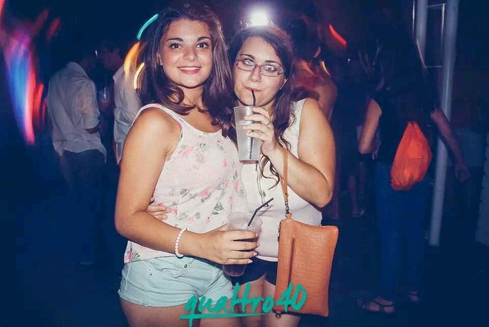 Repartiendo felicidad desde 1996. La vie en rose. Despacito y al compás.♣