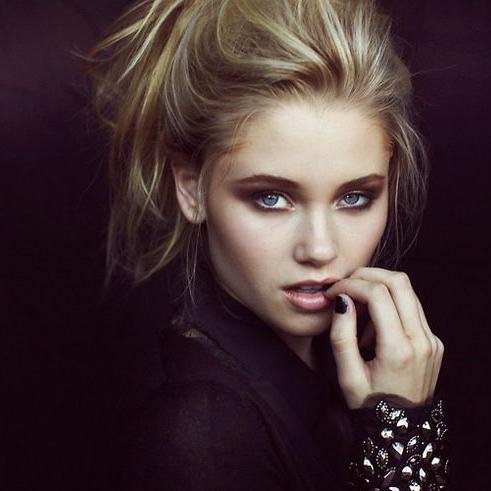 Call me Ellie| Just because my blood is pure, doesn't mean my heart is.| Sixth Year| #Slytherin| #Single| #HarryPotterRP