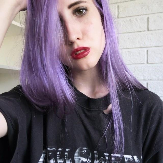bitches be caking their faces with make up.