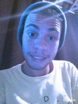 eu sou divertido e amo minha vida....