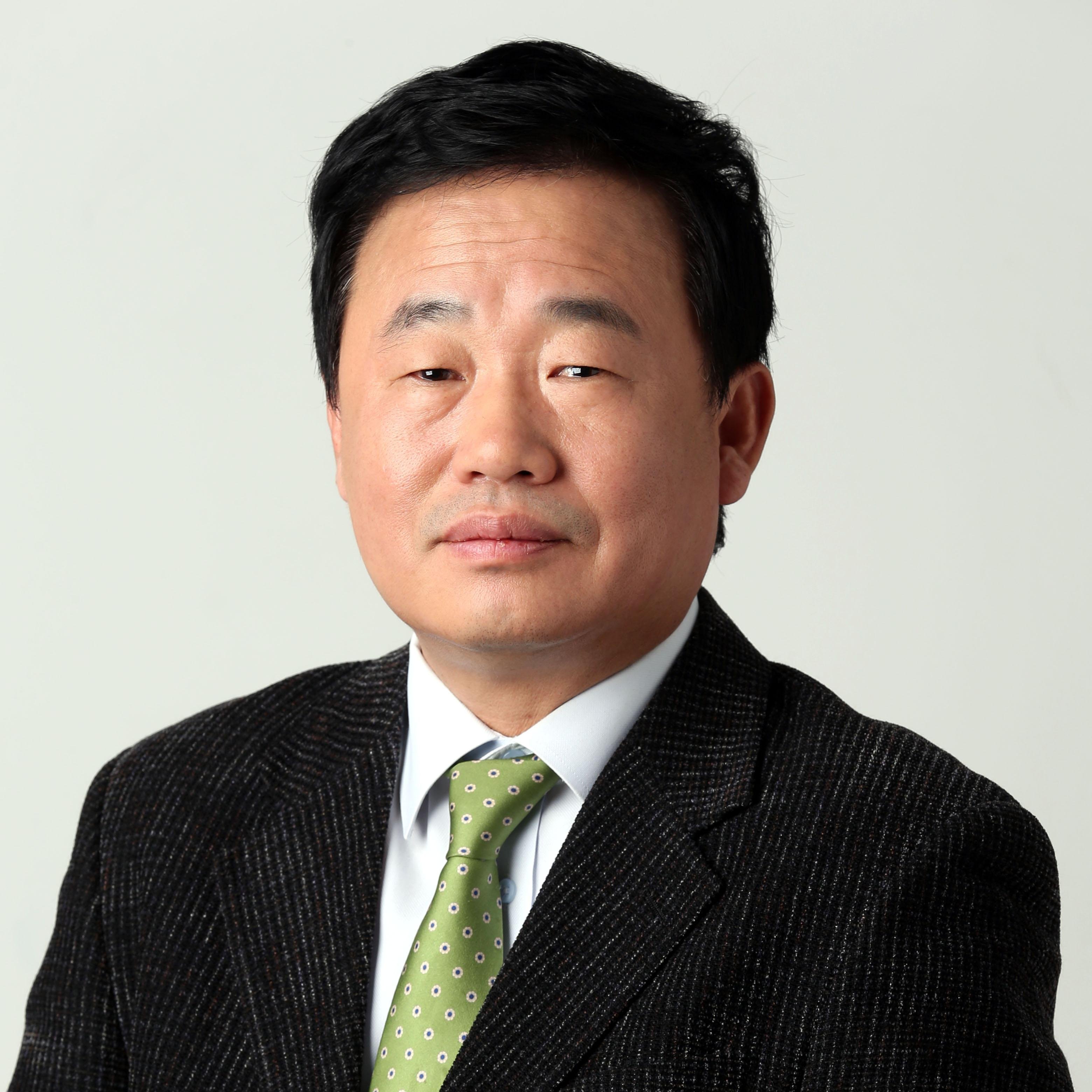 동아일보 논설주간입니다.