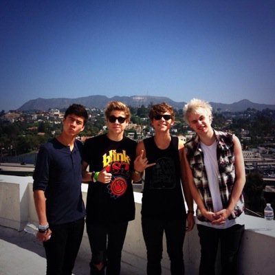 here to follow my 5sos fam bam :)