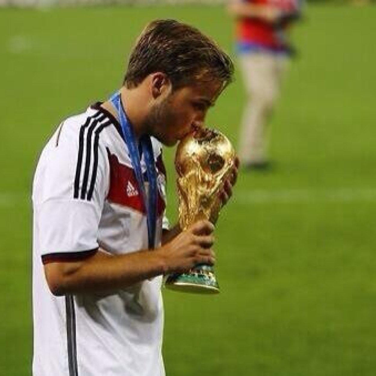⚽️ I love soccer, thats about it ⚽️ Making original posts about the best sport in the world ⚽️ Soccer ⚽️
