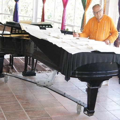 Compositor y pianista, conciertos en 50 países  a beneficio de los Tarahumaras para sustentar becas e y clínica   para  indígenas Chjihuahua, México