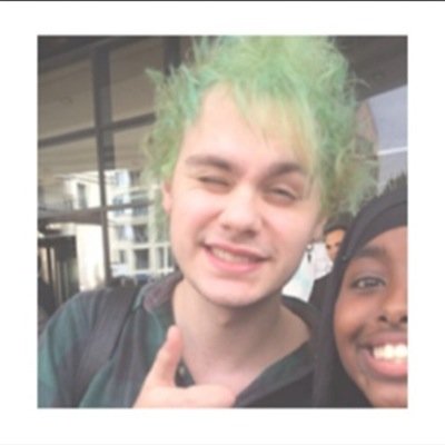 Free follow yay! Main is @slayboyhazzah ask for dm to 5sos band acct