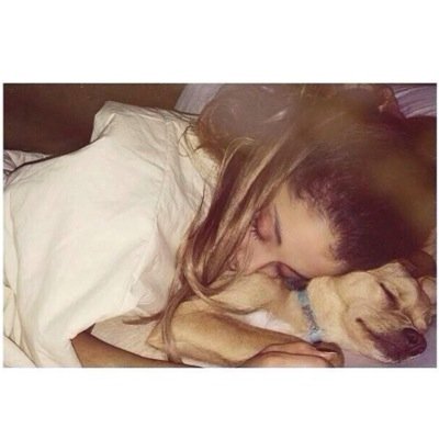 ♕Ariana, never stop smiling because your smile are the reason to mine. 
Follow, i'll follow back bc ilysm♡