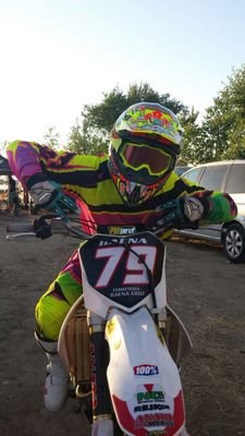 a ninguna persona dejas de importarle de la noche a la mañana y si lo hace,es por que en el fondo nunca le importates de verdad...( mx2 motos)