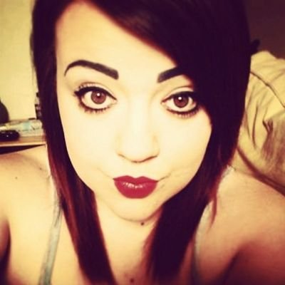 HeyyItssKellyy's profile picture. Follow my new account; _kellyhoggarth_