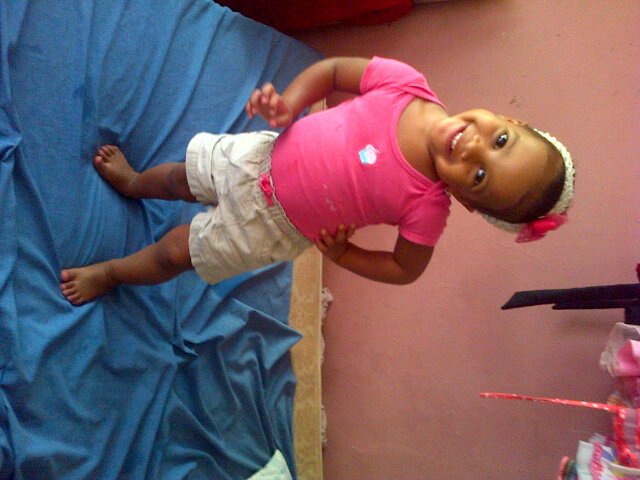 (?_?)         Feliz & agradeciida con dios por darme la diicha de tener en mis brazos al amor de mi viida mi hija      B.V.1
