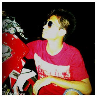 jayaerlangga79's profile picture. sulit memang mencintai seseorang yang juga
dicintai oleh banyak orang