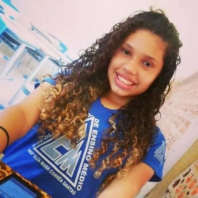 uma menina querendo ser feliz sem medo de nao da certo