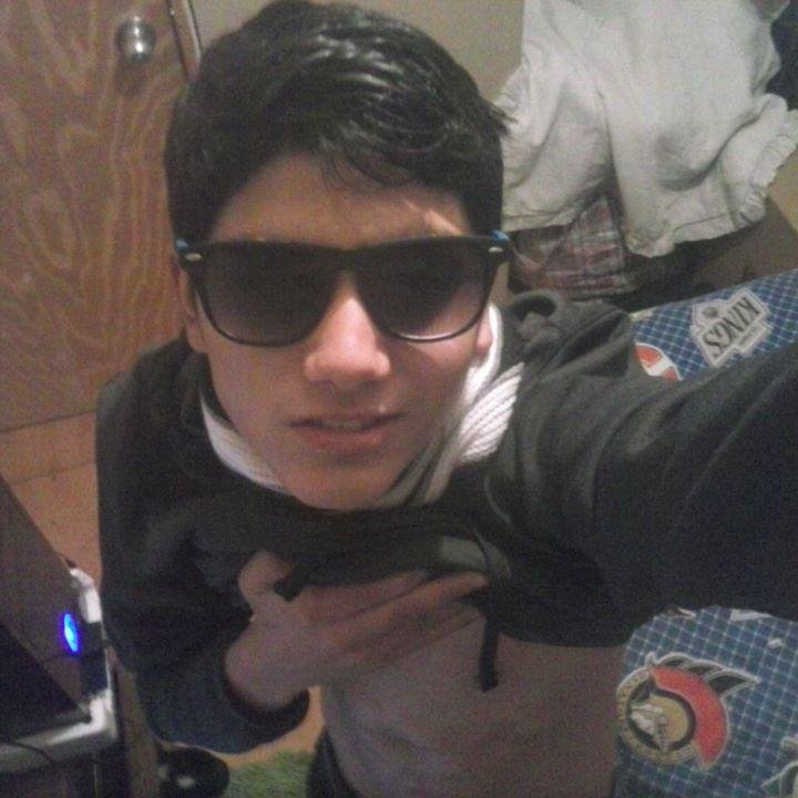 me gusta el deporte y relajarme cn la musica :$