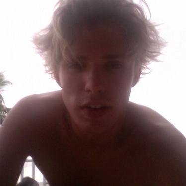 wet__p's profile picture. A philanthropist and lover of all things