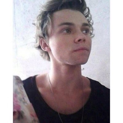 follow @gigglinghazza if you want to :)