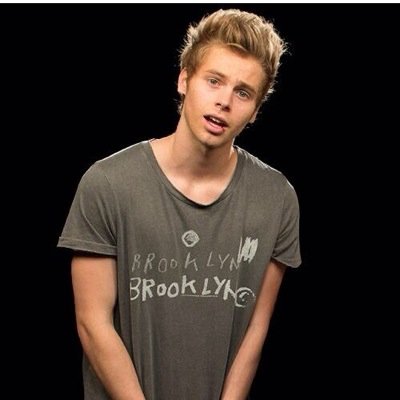 want help with lukey/4? :) follow @demonlouiss! xx