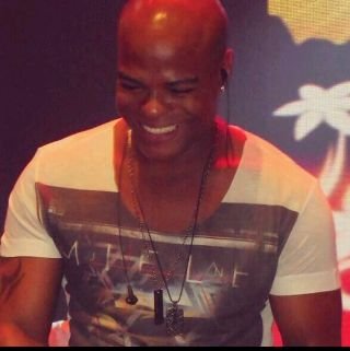 Uma mineirinha louca por ele @Rubinhoturma ♥
Pagodeira e TDPManíaca com orgulho! ♥Rubens Cesar Rodrigues ♥ Neguinho :3
Fã Clube OFICIAL :*  22-06 / 19-02 ✌