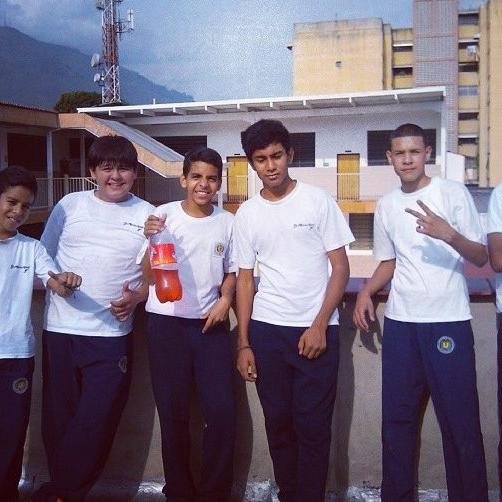 Electronica,Dubstep,techno,etc *_* & futbol :3
