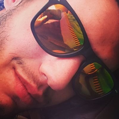 las locuras son la base de la felicidad y los pequeños momento son los que marcan la diferencia :)