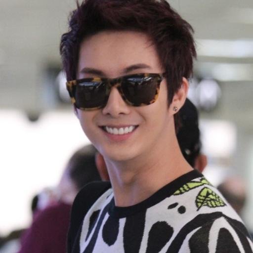 ผมเป็นบอทมักเน่ฮยองจุน แห่งวงเจ้าชายหิมะนะฮะ ผมน่ารัก ผมหล่อ ผมเท่ห์ ผมเพอร์เฟ็กต์ (*-*)...เบ๊ผมฮะ ♥ @HyunJoong86_B0T