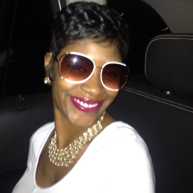 Im a Dental Assistant and I luv to shop. I luv shoes and I luv traveling with my frtends.