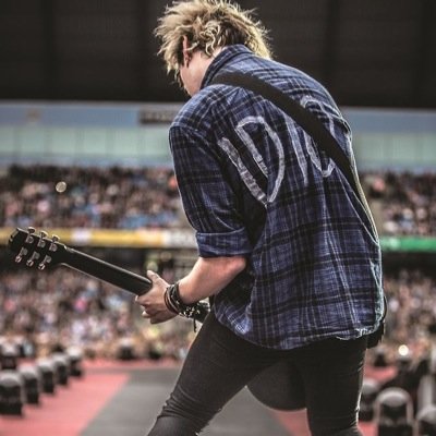 free follow from @fadedhemmings_ / ask for fb / rt & fav link & tag luke https://t.co/Ct5vW6ZTvj