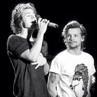 roses are red, stones are grey, you’ll never get harry’s d cause honey, he gay.