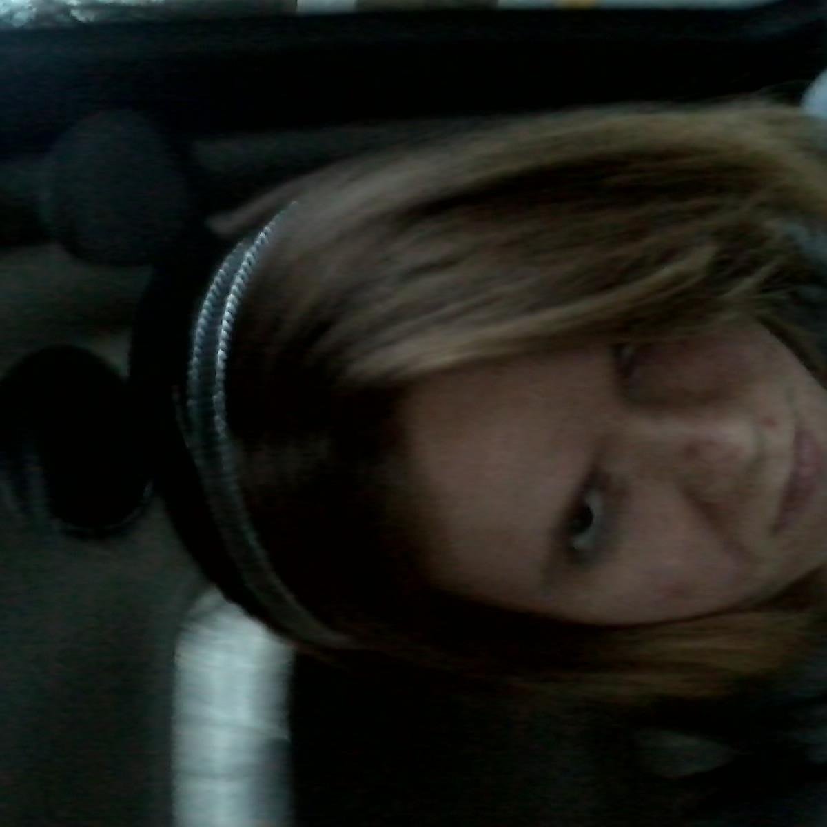 like to sing. like to watch hockey. like too listen too music.
