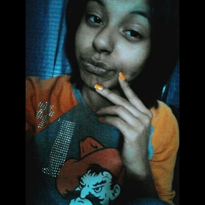 Im 19, Single. I'm very laid back. I dont like drama.. if yu wanna know anythin follow me and ask!