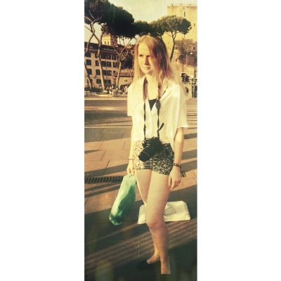 Asturiana, salmantina o americana. Estudiante de lenguas terrícolas. Practicante de técnicas culinarias. Swiftie, Arianator, Selenator, Lovatic. Divergente.