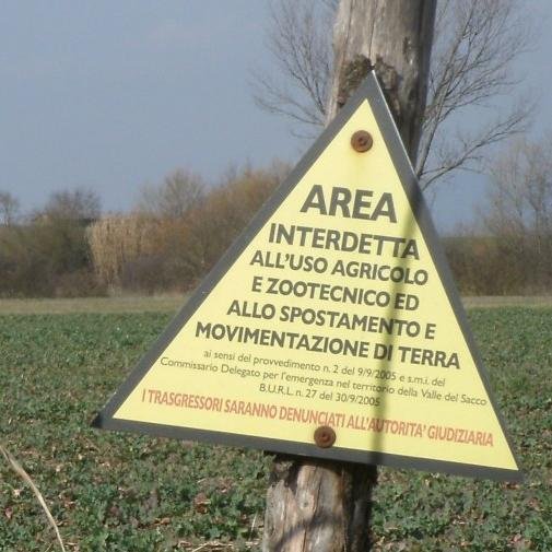 Il cielo sopra il porto aveva il colore della televisione sintonizzata su un canale morto.
https://t.co/jMthvga59Z -  
https://t.co/thp1x0Xffv