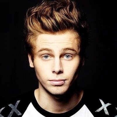 Follow @lukeysword