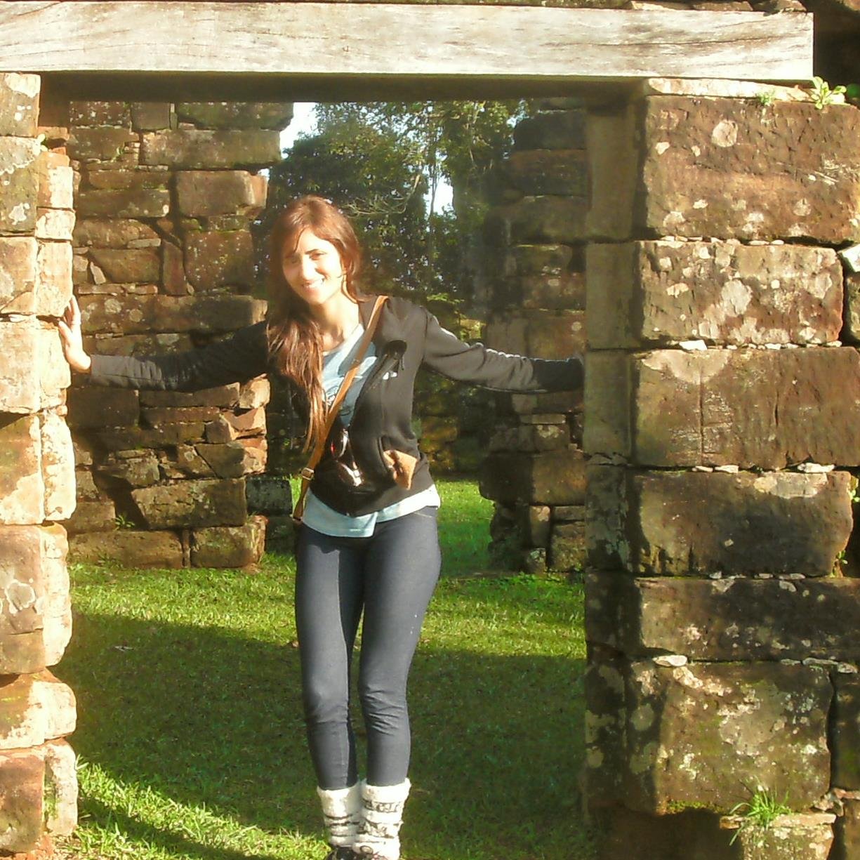 BreYamile's profile picture. SI ALGO AMAS DE VERDAD VE POR ELLO SIN MIRAR ATRAS