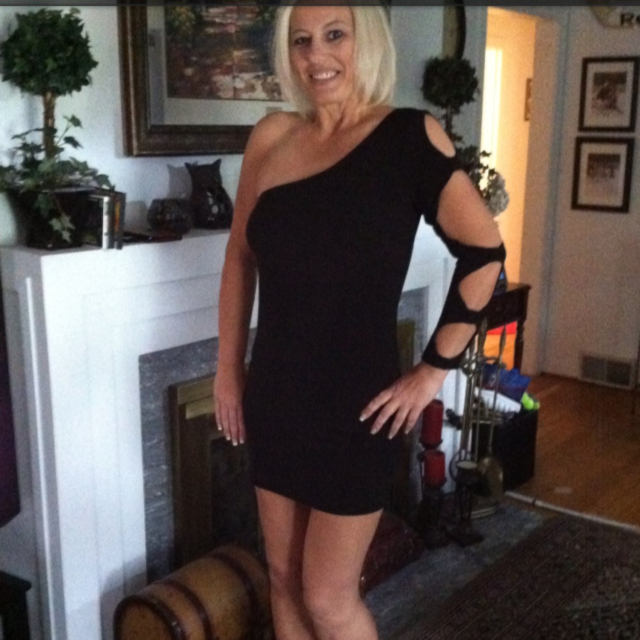 Born and raised pittsburgh girl, mom to amazing children, stuck in the '80's........:)