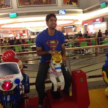 Mo_MooLLa's profile picture. bearded af