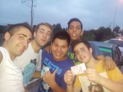 Me llamo Gustavo naci en Brasil mis padres son de China y vivo en España xD//Ponys Rosas :)//Nivel Chunin