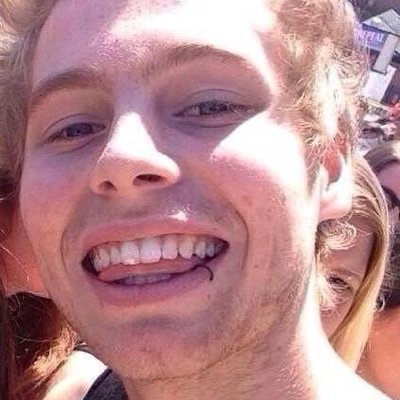 Follow @liamlashton @liamlashton bc she gave you this free follow! Plus she has luke/4 so go ahead and ask for a dm to him!!