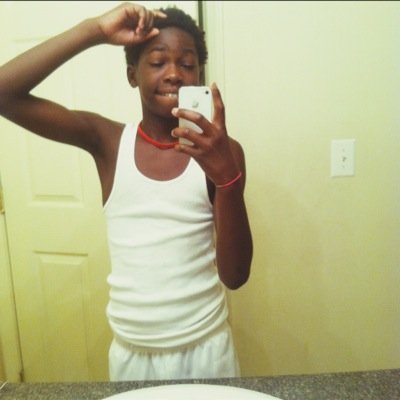 Follow mee  
I follow back ✊✌️