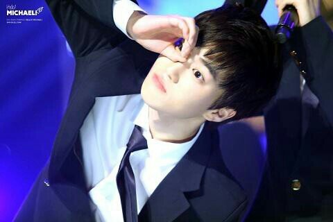 안녕하세요 ผมคิมจุนน้า ตัวเล็กแถมยังน่ากอด มากอดผมเยอะๆน้า(ฮุนนี่DM)#Vamfam #SIXNINEline{ลูกชาย:@TaoTao_68_Both}