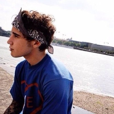 Please go follow @GIGGLYJAI :) RT the first 5 tweets for a dm to 5/5