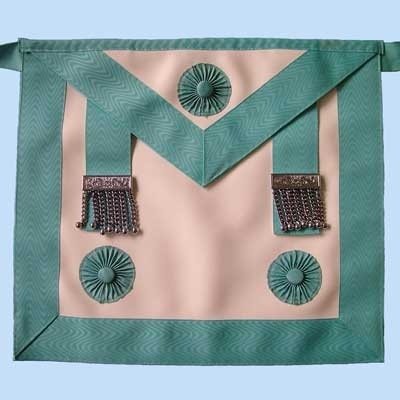 Middlesex light blues club was formed as a forum for masons to meet socially, debate Masonic issues, become better informed and to enjoy one another's company.