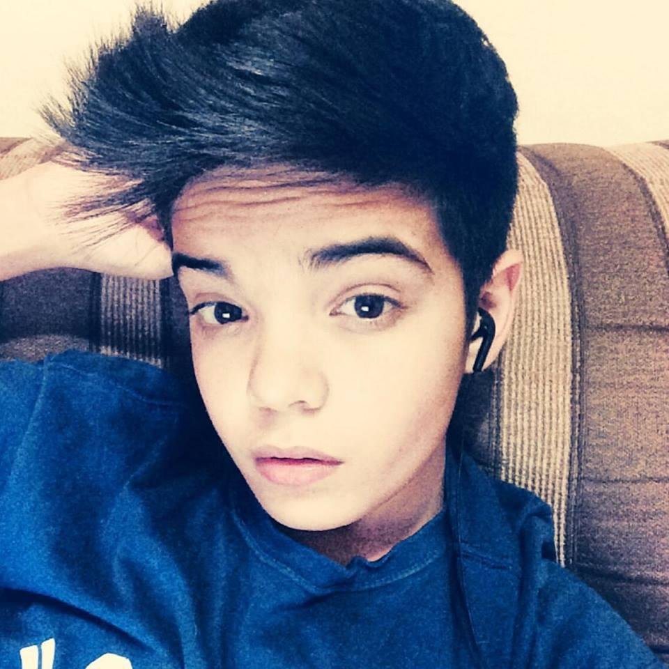 Fã sonha
  Fã grita
  Fã gasta dinheiro
  Fã não desiste
  Fã chora
  Fã luta
  Fã ama
  Fã defende
  Fã acredita
  Fã sente saudade
  Fã é eterna ♥