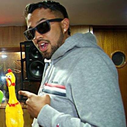 Locutor, productor, editor, guionista y creativo de radio.