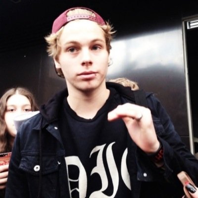 follow @bigboootyhood or i unfollow ily