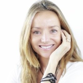 Gemóloga, tasadora y diseñadora de joyas